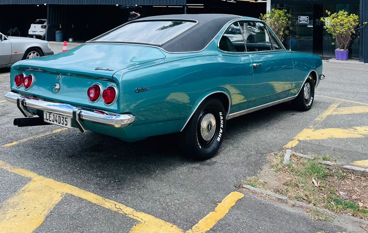 Opala cupê com pintura polida